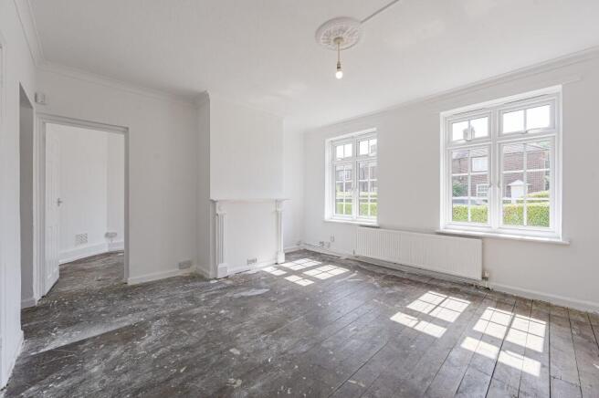 2 bed property, in Ballamore Road, £250,000