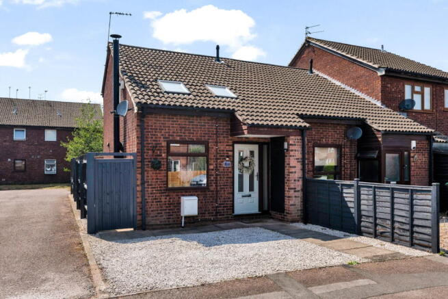 2 bed property, in Warren Ave, £199,950