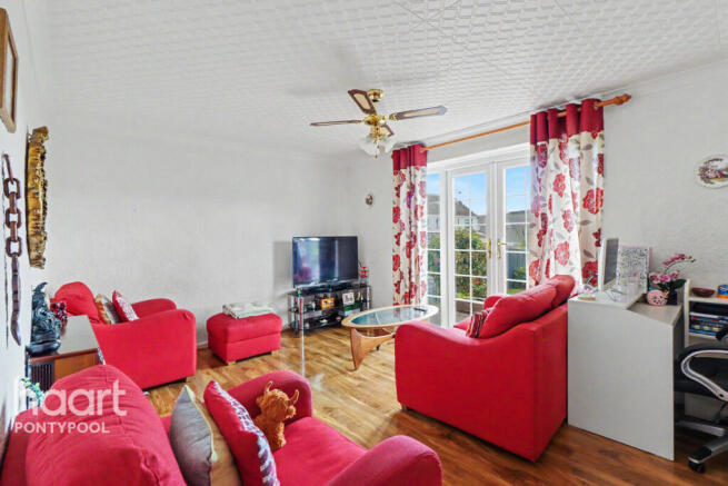 3 bed property, in Festival Crescent, £250,000