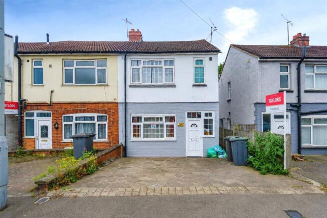 3 bed property, in Dunstable Road, £340,000
