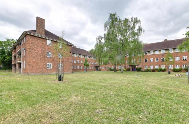 3 bed property, in The Woodlands, £350,000