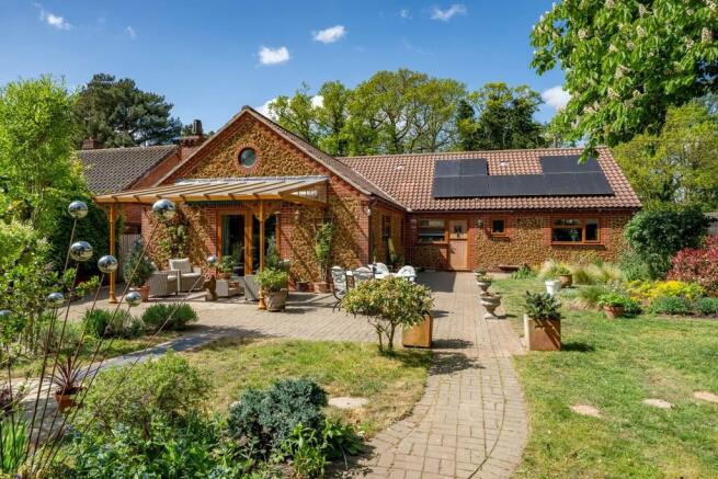 4 bed property, in Leziate, £550,000