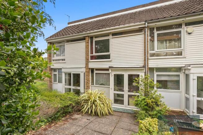 2 bed property, in Chichester Road, £400,000