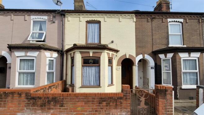 2 bed property, in Fredrick Road, £120,000