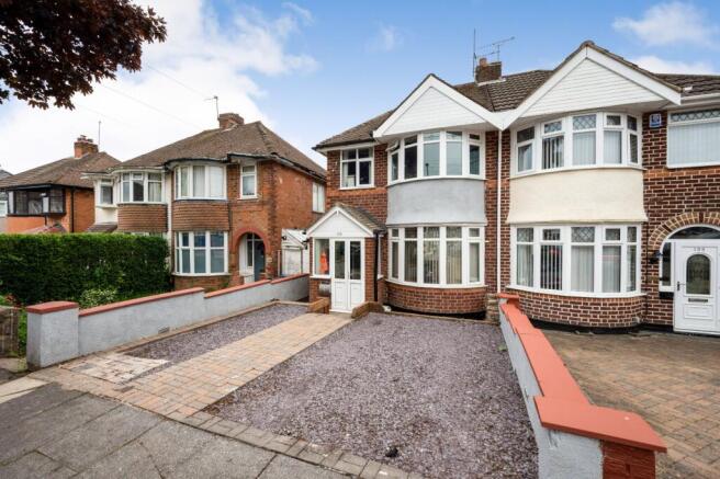 3 bed property, in Ryde Park Road, £230,000