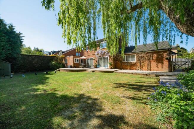 5 bed property, in The Spinney, £1,293,600