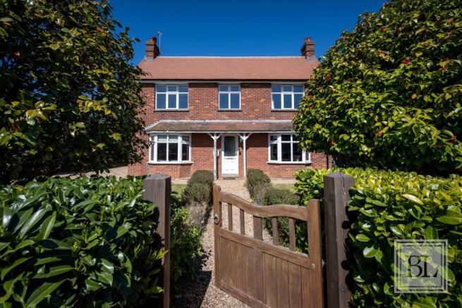 4 bed property, in Long Road West, £860,000