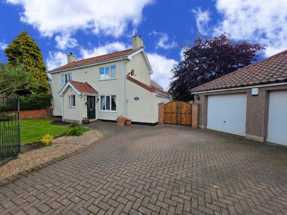 3 bed property, in Newbigg, £430,000