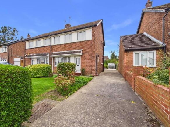 3 bed property, in Pease Close, £190,000