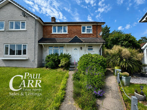 3 bed property, in Hook Drive, £350,000