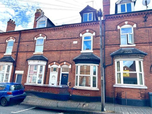 2 bed property, in Willows Road, £155,000