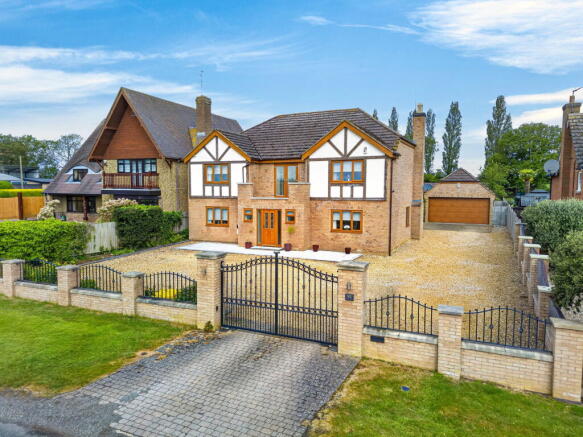 6 bed property, in Orlingbury Road, £950,000