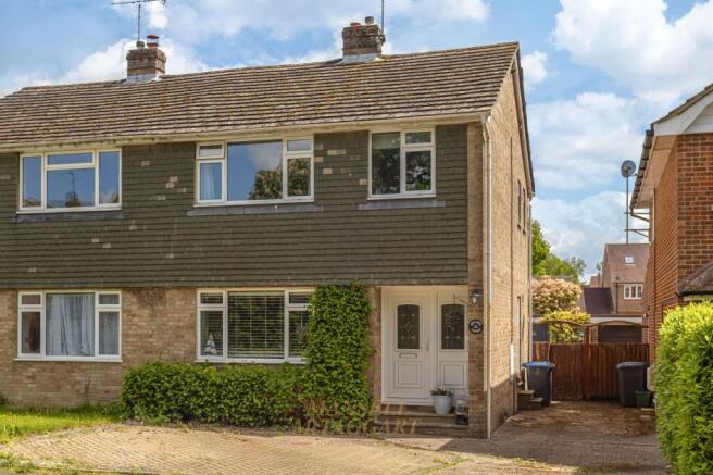 3 bed property, in Bridgelands, £455,000