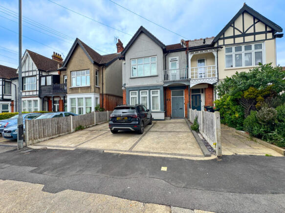 1 bed property, in Valkyrie Road, £136,000