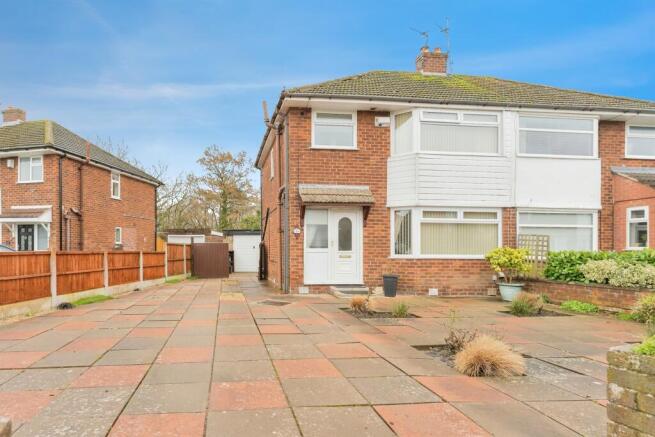 3 bed property, in Birkett Avenue, £230,000