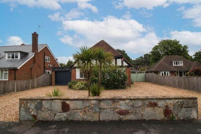 3 bed property, in Burnham Drive, £725,000
