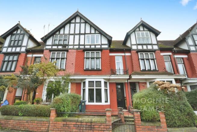 4 bed property, in Fairoak Road, £450,000