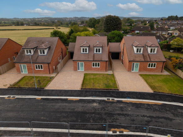 4 bed property, in Durham Grove, £450,000