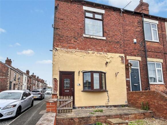 3 bed property, in Featherstone Lane, £80,000