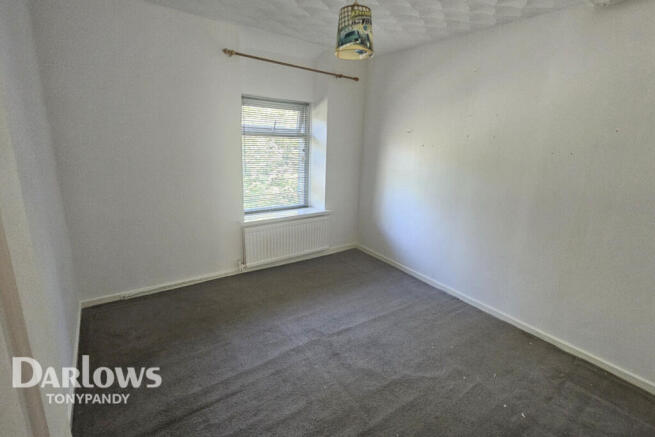 3 bed property, in East Road, £115,000