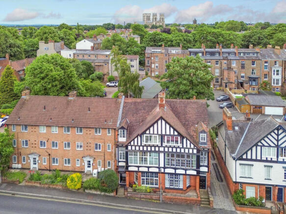 8 bed property, in Queen Annes Road, £950,000