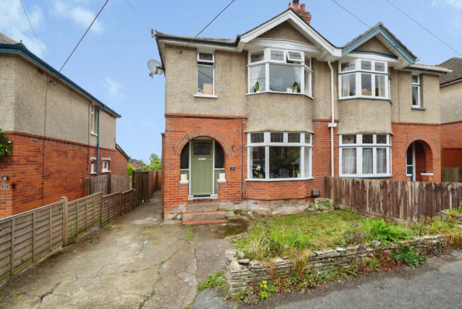 3 bed property, in Bishopstoke, £375,000
