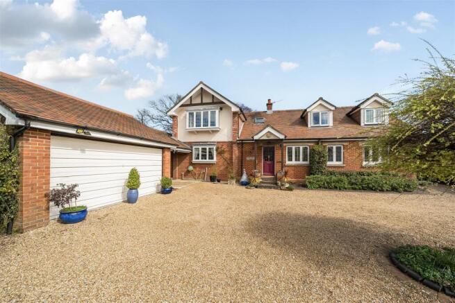5 bed property, in Holly Hill Lane, £1,295,000