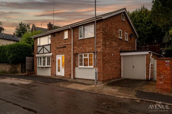 5 bed property, in Little Street, £350,000