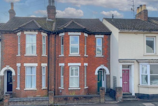 4 bed property, in Hockliffe Road, £475,000