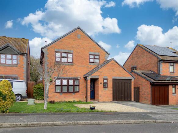 4 bed property, in Osprey Close, £395,000