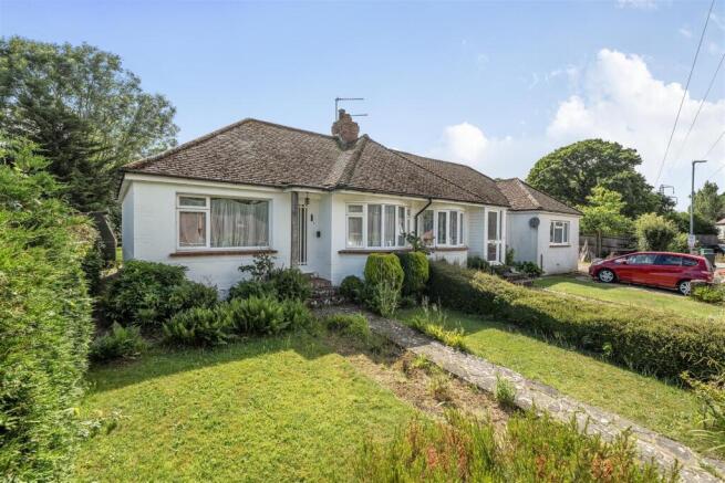 2 bed property, in West Close, £265,000
