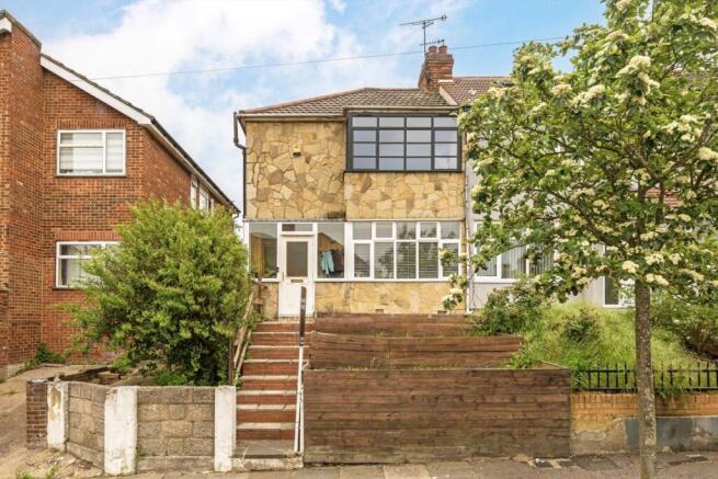 3 bed property, in Garland Road, £475,000