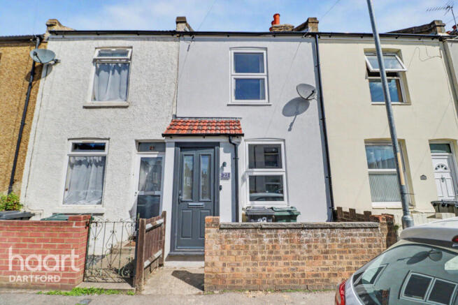 2 bed property, in Carlisle Road, £280,000