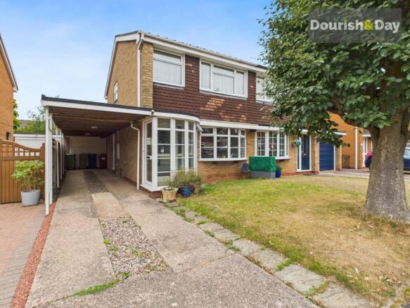 3 bed property, in Caldervale Drive, £240,000