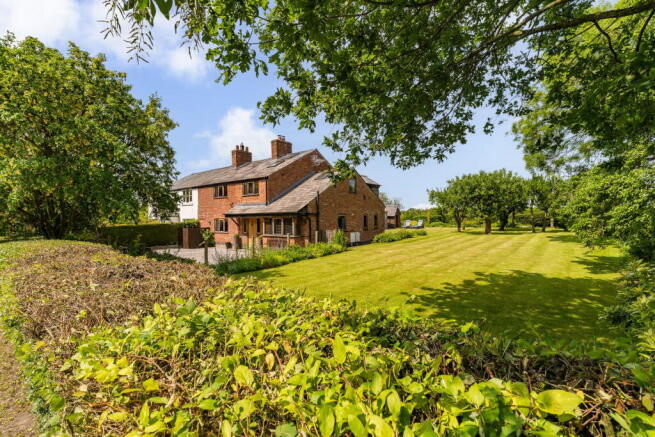 4 bed property, in Lily Pit Cottage, £750,000