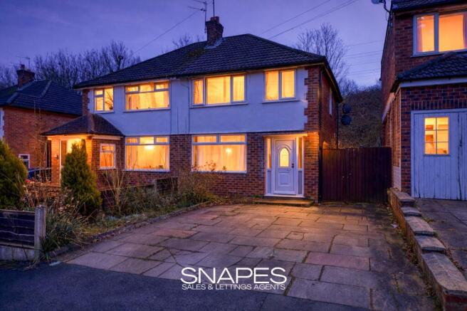 3 bed property, in Alderdale Road, £350,000