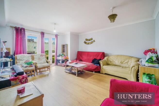 2 bed property, in Dominion Close, £315,000