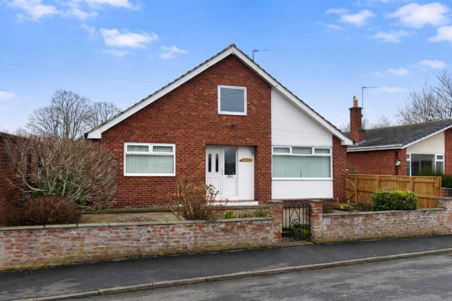 2 bed property, in Back Lane, £295,000