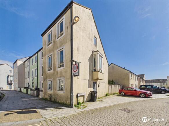 4 bed property, in Calumet Road, £180,000