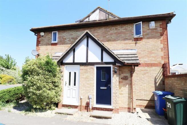 1 bed property, in Yeates Drive, £165,000