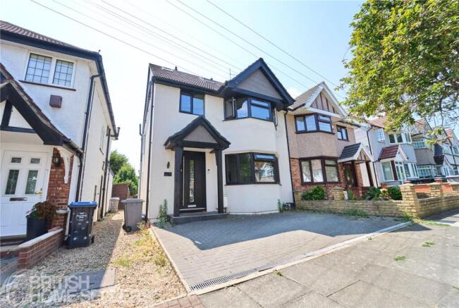 4 bed property, in Georgian Court, £780,000