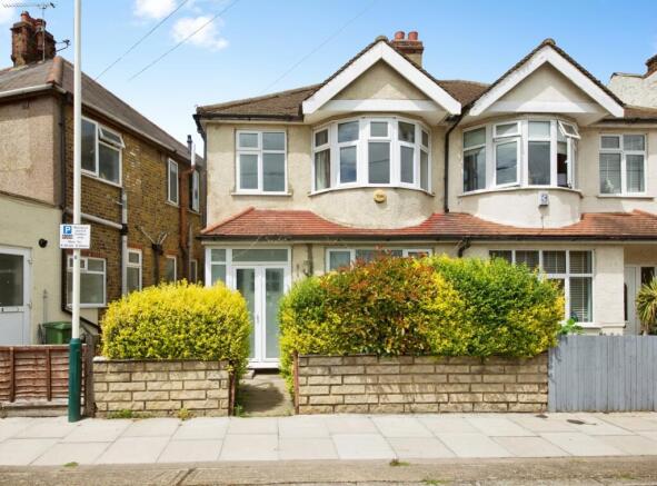 3 bed property, in Palm Road, £450,000