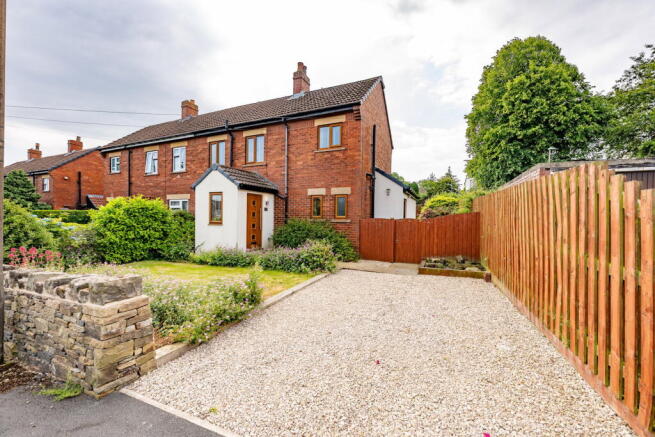 2 bed property, in Lane Hackings Green, £249,995