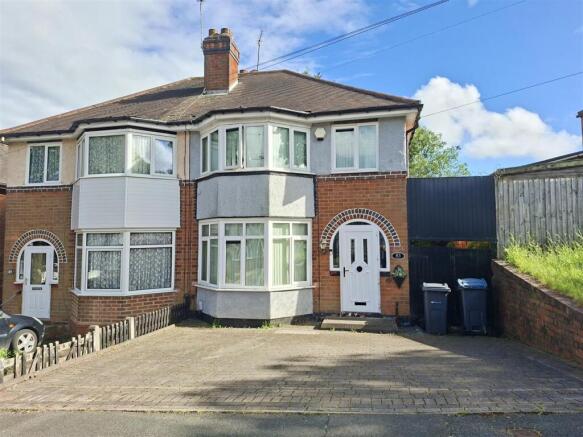 3 bed property, in Olorenshaw Road, £270,000