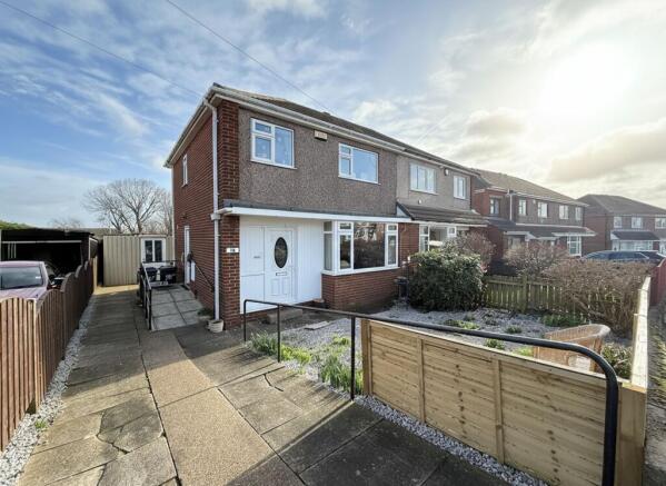 3 bed property, in Coniston Avenue, £200,000