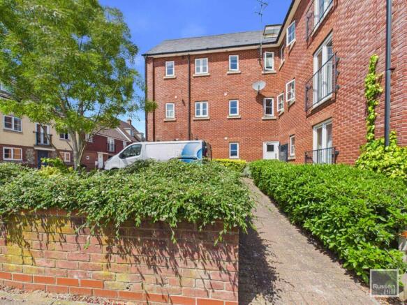 2 bed property, in Bittern Road, £135,000