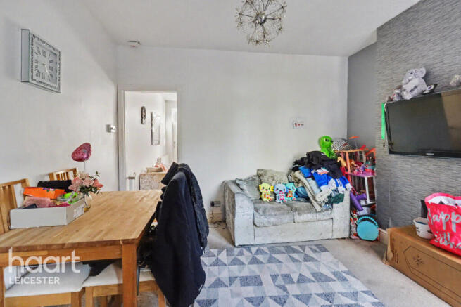 2 bed property, in North Street, £170,000