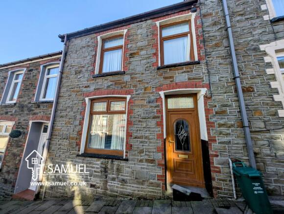 3 bed property, in Lyle Street, £110,000