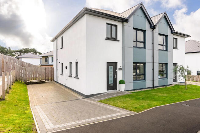 3 bed property, in 11, £375,000