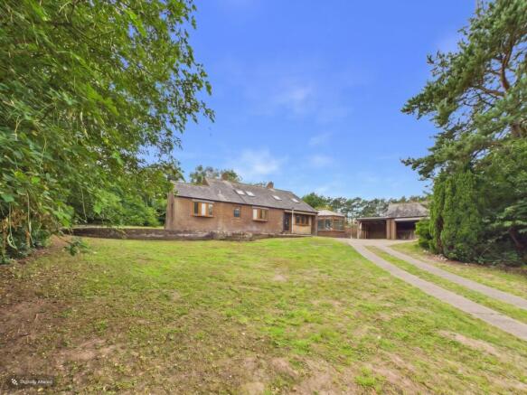 4 bed property, in Waverbridge, £375,000